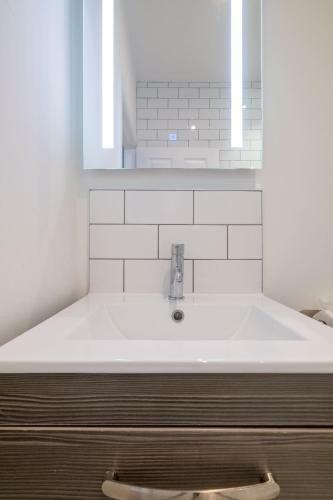 Light & Airy Sea View Apartment, Central Brighton
