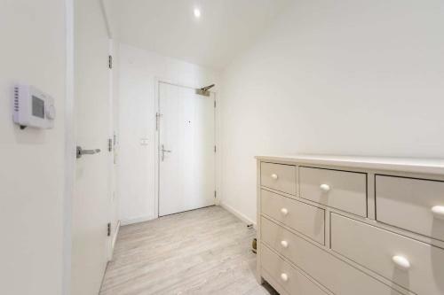 Apartamento Morden Two Bedroom Flat Next To Brighton Station Fnemb
