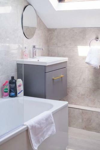 Modern 1-bed Apartment In Great Location!
