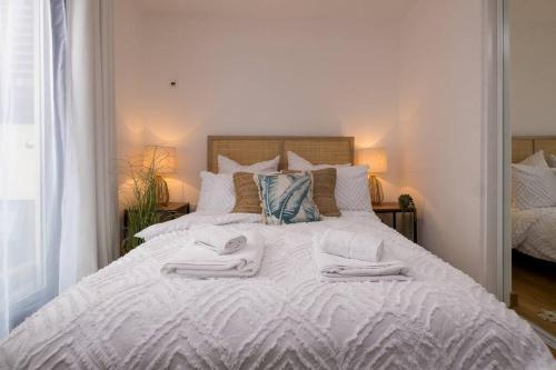Beautifully Styled, Central Apartment Sleeping 10