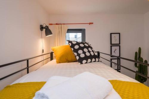 Beautifully Styled, Central Apartment Sleeping 10