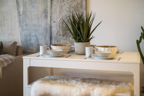 Beautifully Styled, Central Apartment Sleeping 10