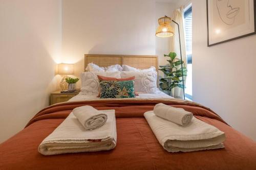 Beautifully Styled, Central Apartment Sleeping 10