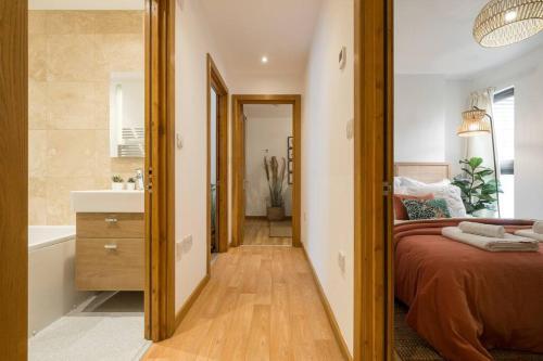 Beautifully Styled, Central Apartment Sleeping 10
