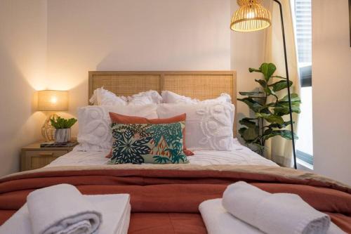 Beautifully Styled, Central Apartment Sleeping 10