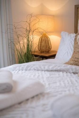 Beautifully Styled, Central Apartment Sleeping 10