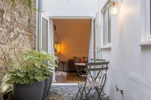 Spacious 2-bed Apartment With Outside Space