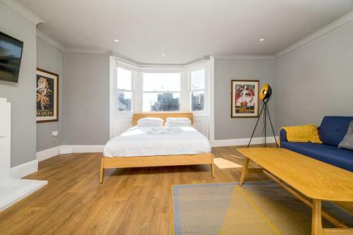 Modern & Chic Sea View Apartment, Central Brighton