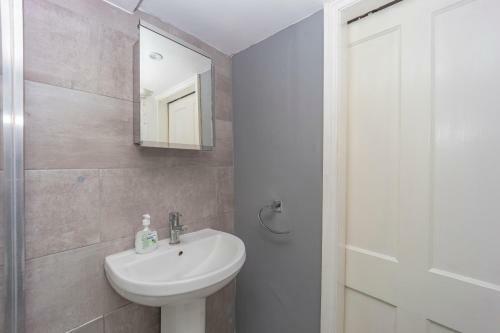 Funky 3bedroom House Next To Brighton Station