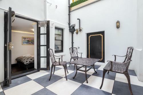 Eastcliff House & The Art Deco Flat