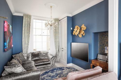 Eastcliff House & The Art Deco Flat