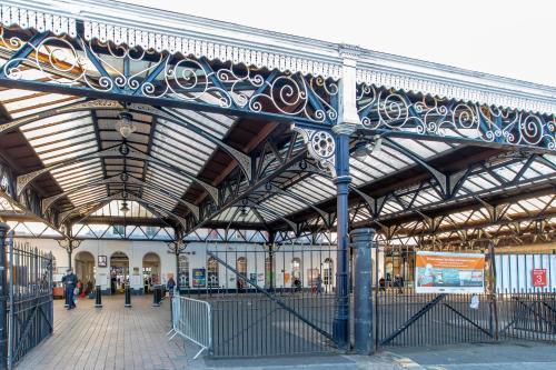 Apartamento Next To Brighton Station * Three Bedroom Flat *