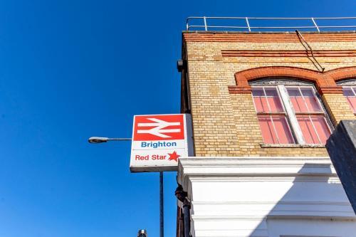Apartamento Next To Brighton Station * Three Bedroom Flat *