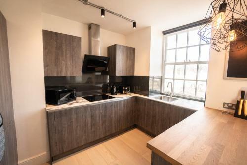 Trendy 1 Bedroom Apartment With Large Terrace Area