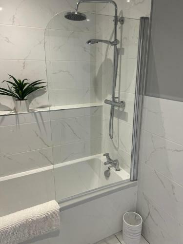 Stylish Central Studio Apartment Modern Luxury