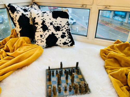 Funky Unique 2-bedroom Apartment With Parking