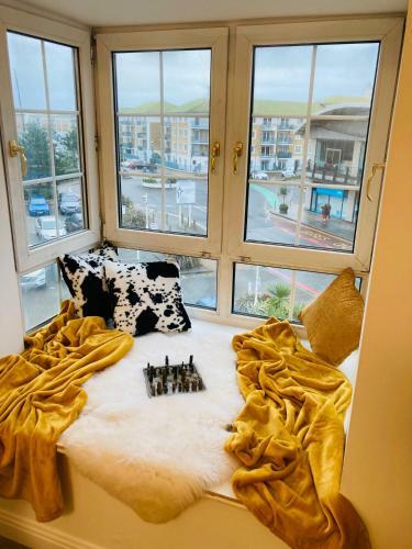Funky Unique 2-bedroom Apartment With Parking