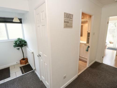 14 Silverlands Close