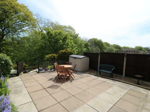 14 Silverlands Close