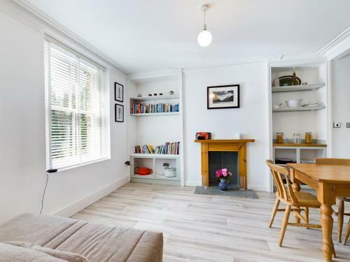 Pass The Keys Traditional Victorian Spacious Apartment