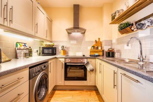 Buxton Centre Cosy Cottage With Free Secure Parking