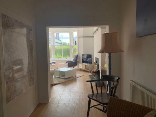 Spacious With Spectacular Views And Private Garden