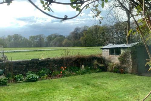 Spacious With Spectacular Views And Private Garden