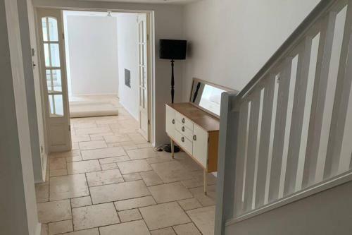 Spacious With Spectacular Views And Private Garden