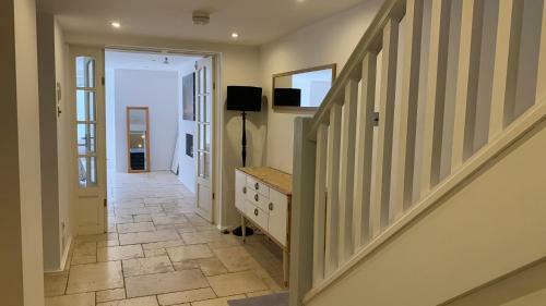 Spacious With Spectacular Views And Private Garden