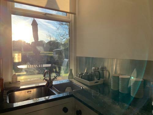 Spacious With Spectacular Views And Private Garden