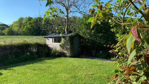 Spacious With Spectacular Views And Private Garden