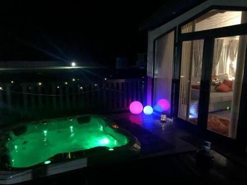 Carnaby 51 Hot Tub