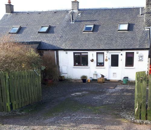 3 Knocknaha Cottage