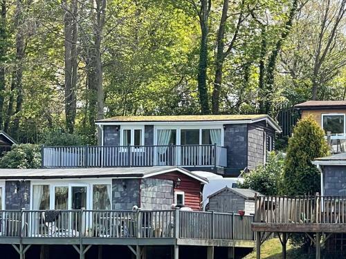 92 Lake View