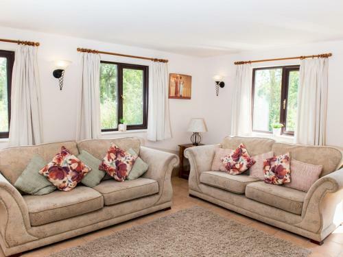Pass The Keys Spacious Cottage Just Outside Cardigan - Sleeps 5