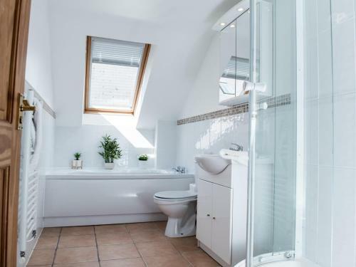 Pass The Keys Spacious Cottage Just Outside Cardigan - Sleeps 5