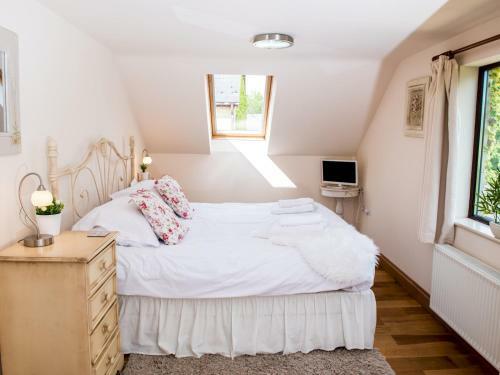 Pass The Keys Spacious Cottage Just Outside Cardigan - Sleeps 5