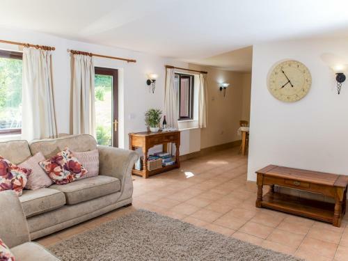 Pass The Keys Spacious Cottage Just Outside Cardigan - Sleeps 5