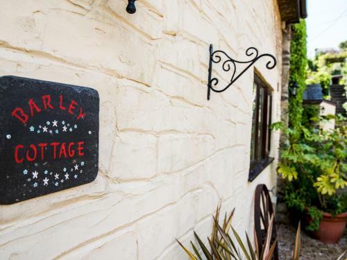 Pass The Keys Spacious Cottage Just Outside Cardigan - Sleeps 5