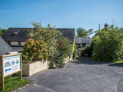 Pass The Keys Spacious Cottage Just Outside Cardigan - Sleeps 5