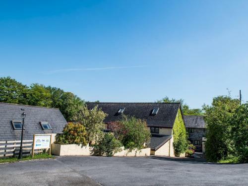 Pass The Keys Spacious Cottage Just Outside Cardigan - Sleeps 5
