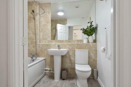 No. 8 - Top Floor Modern Apartment