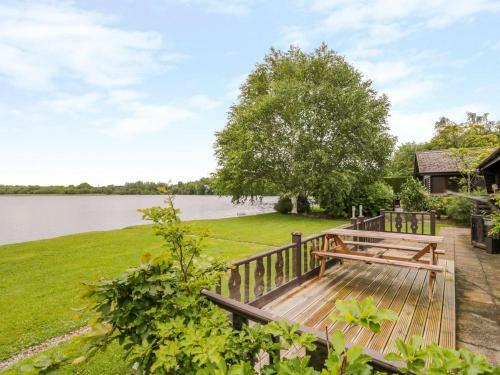 Villa Tegid Lodge- Pine Lake Resort