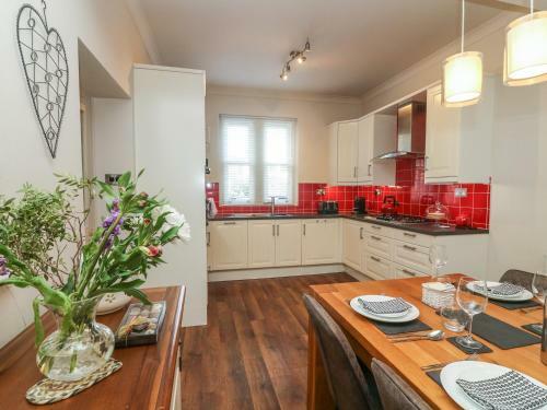 Lonsdale Cottage