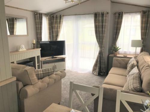 2 Borwick Lake