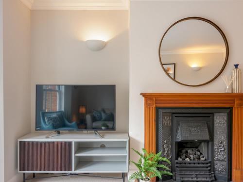 Pass The Keys A Luxurious Apartment With Secure Gated Parking