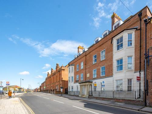 Pass The Keys A Luxurious Apartment With Secure Gated Parking