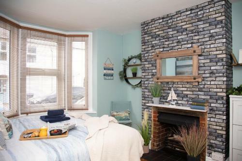 Cosy 3 Bedroom House - Private & Central - Ultra Wifi