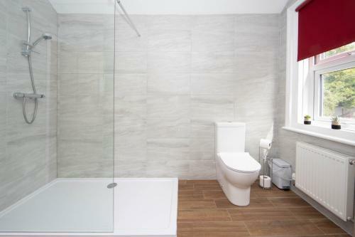 Cosy 3 Bedroom House - Private & Central - Ultra Wifi