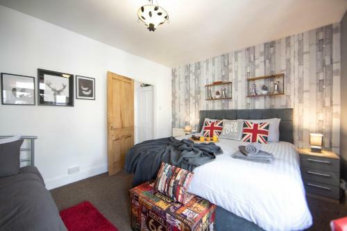 Cosy 3 Bedroom House - Private & Central - Ultra Wifi